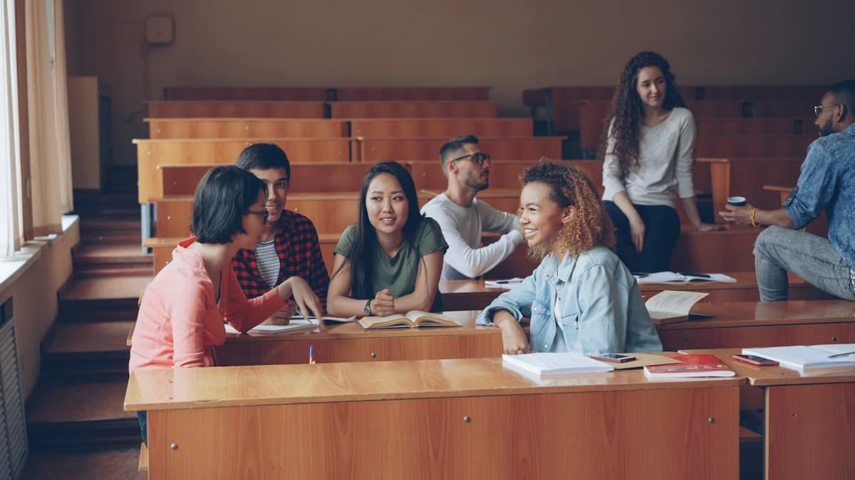 University students exchanging ideas together in a lecture hall